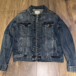 Aeropostale distressed denim trucker jacket(Unisex)(size small)